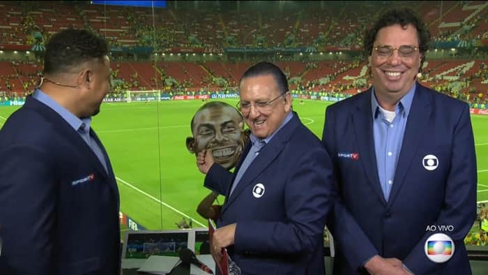 Galvão Bueno com Ronaldo e Casagrande na transmissão entre Sérvia x Brasil (Foto: Reprodução/Globo) Galvão Bueno com Ronaldo e Casagrande na transmissão entre Sérvia x Brasil (Foto: Reprodução/Globo)
