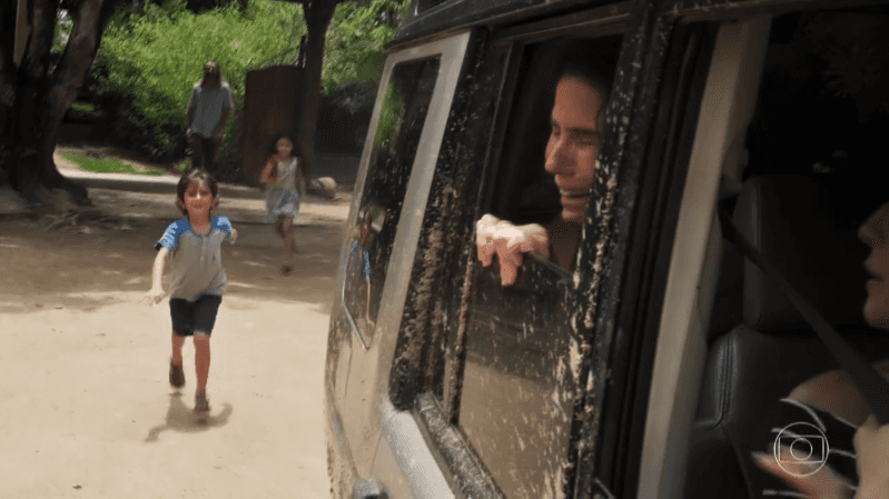 Filhos de Luzia (Giovanna Antonelli) abandonados na 1ª fase de Segundo Sol (Foto: Reprodução/Globo) Filhos de Luzia (Giovanna Antonelli) abandonados na 1ª fase de Segundo Sol (Foto: Reprodução/Globo)