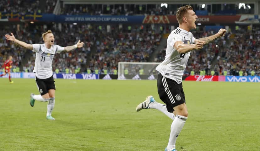 Kroos e Reus comemoram gol que tirou a Alemanha do sufoco (Foto: Divulgação) Kroos e Reus comemoram gol que tirou a Alemanha do sufoco (Foto: Divulgação)