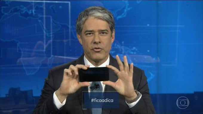 William Bonner dá dicas de como gravar vídeo para a Globo durante o JN (Foto: Reprodução/Globo)