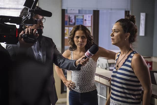 Selma (Carol Fazu) culpa a construtora Athayde pela morte de Lourival (Jackson Costa) (Foto: Globo/Mauricio Fidalgo) Selma (Carol Fazu) culpa a construtora Athayde pela morte de Lourival (Jackson Costa) (Foto: Globo/Mauricio Fidalgo)