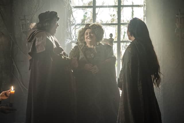 Heráclito (Marcos de Oliveira), Margô (Cristina Mutarelli) e Lucrécia (Tatá Werneck) no castelo de Alcaluz (Foto: Globo/Estevam Avellar) Heráclito (Marcos de Oliveira), Margô (Cristina Mutarelli) e Lucrécia (Tatá Werneck) no castelo de Alcaluz (Foto: Globo/Estevam Avellar)