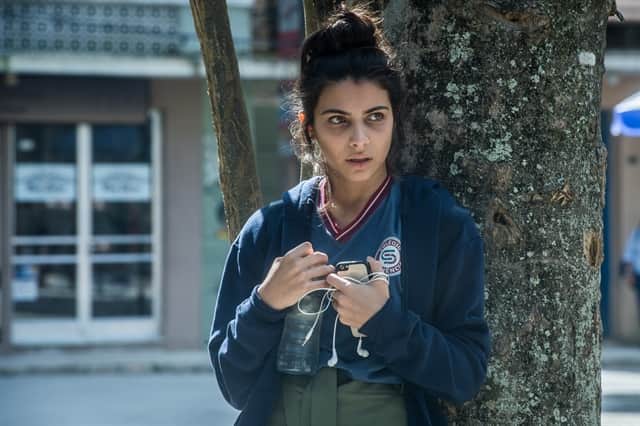 Pérola (Rayssa Bratillieri) já se sentindo doente em cena de Malhação (Foto: Globo/Raquel Cunha) Pérola (Rayssa Bratillieri) já se sentindo doente em cena de Malhação (Foto: Globo/Raquel Cunha)