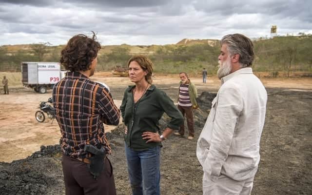 Ramiro (Fábio Assunção) e Plínio (Enrique Diaz) procuram Cássia (Patricia Pillar) no local (Foto: Globo/Estevam Avellar) Ramiro (Fábio Assunção) e Plínio (Enrique Diaz) procuram Cássia (Patricia Pillar) no local (Foto: Globo/Estevam Avellar)