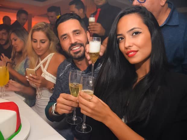 Latino com a filha Dayanna Maia em restaurante na Zona Oeste do Rio (Foto: Divulgação) Latino com a filha Dayanna Maia em restaurante na Zona Oeste do Rio (Foto: Divulgação)