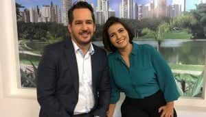 Luciano Cabral e Lilian Lynch no estúdio do Jornal Anhanguera (Foto: Divulgação/TV Anhanguera)