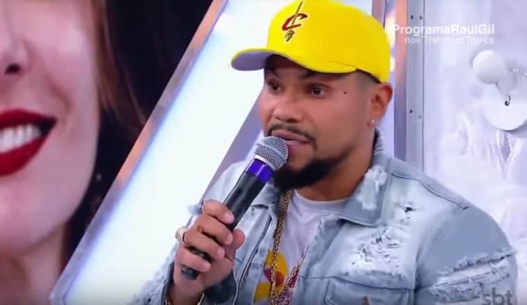 Naldo detonou a apresentadora da RedeTV! (Foto: Reprodução/SBT) Naldo detonou a apresentadora da RedeTV! (Foto: Reprodução/SBT)