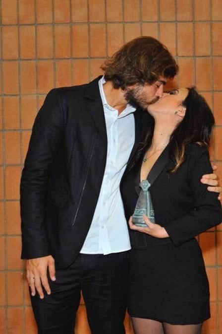 Que amor! Rafael Vitti tasca beijão em Tata Werneck durante premiação (Foto: Divulgação) Que amor! Rafael Vitti tasca beijão em Tata Werneck durante premiação (Foto: Divulgação)