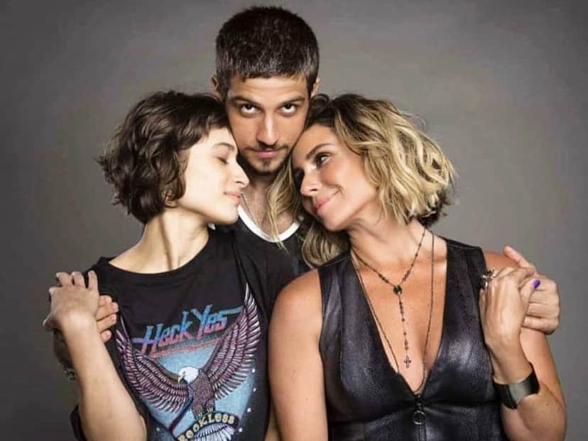 Luzia (Giovanna Antonelli) e os filhos em Segundo Sol (Foto: Reprodução) Luzia (Giovanna Antonelli) e os filhos em Segundo Sol (Foto: Reprodução)