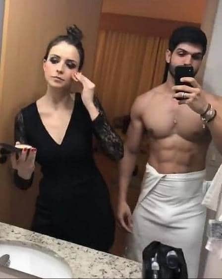 Lucas posta vídeo de toalha no banheiro com a noiva Foto: Reprodução/Instagram Lucas posta vídeo de toalha no banheiro com a noiva Foto: Reprodução/Instagram