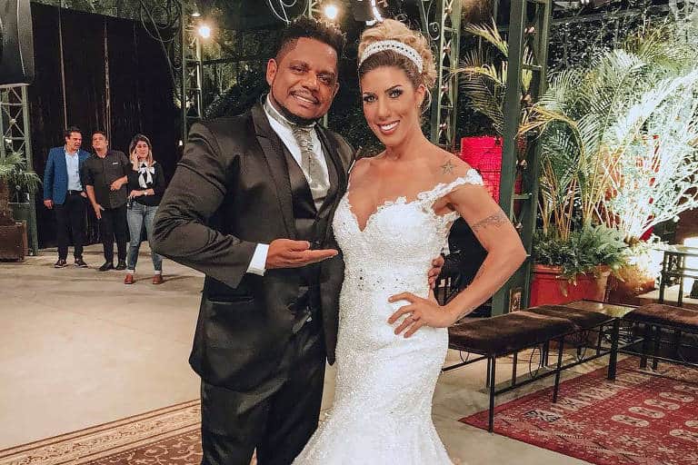 Marcelo Rocha de terno e Tati Minerato de vestido de noiva (Foto: Reprodução) Marcelo Rocha de terno e Tati Minerato de vestido de noiva (Foto: Reprodução)