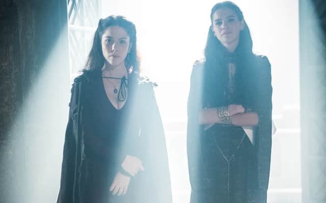 Brice (Bia Arantes) e Catarina (Bruna Marquezine) em Deus Salve o Rei (Foto: Globo/Raquel Cunha) Brice (Bia Arantes) e Catarina (Bruna Marquezine) em Deus Salve o Rei (Foto: Globo/Raquel Cunha)