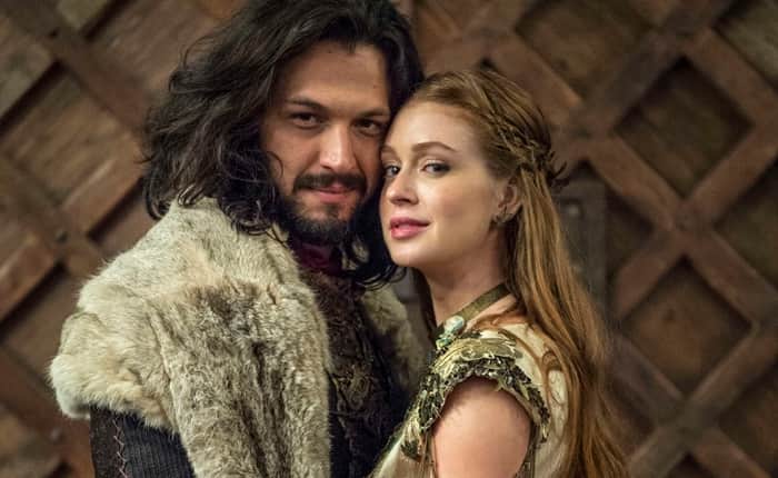 Afonso (Romulo Estrela) e Amália (Marina Ruy Barbosa) no casamento em Deus Salve o Rei (Foto: Globo/Estevam Avellar) Afonso (Romulo Estrela) e Amália (Marina Ruy Barbosa) no casamento em Deus Salve o Rei (Foto: Globo/Estevam Avellar)