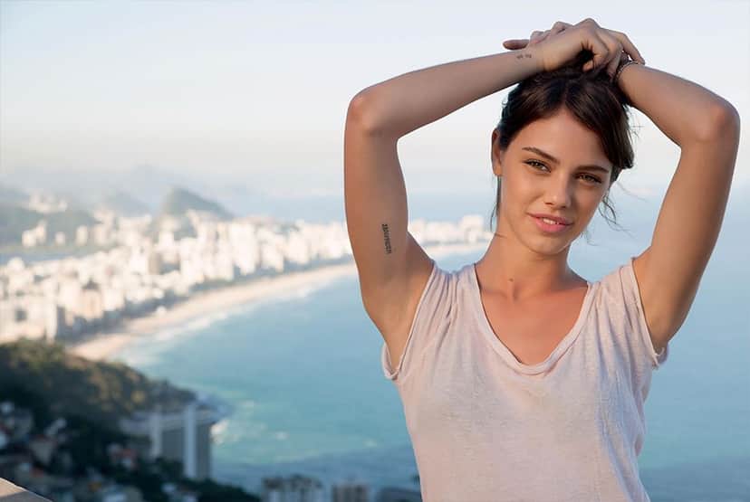 Laura Neiva (Foto: Reprodução) Laura Neiva (Foto: Reprodução)