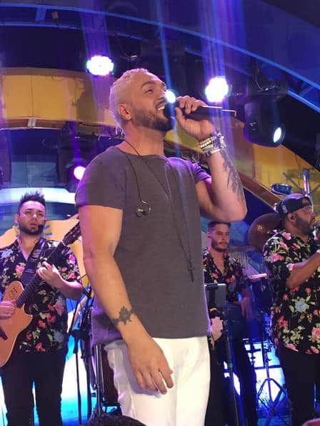 Belo volta a ficar loiro em show no Rio (Foto: Divulgação) Belo volta a ficar loiro em show no Rio (Foto: Divulgação)