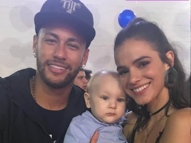 Casal posou com um bebezinho (Foto: Reprodução/Instagram)