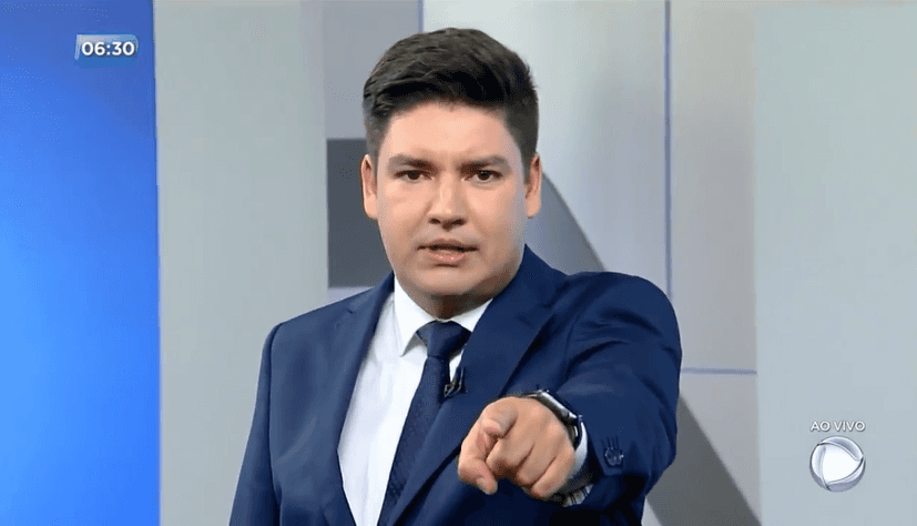 "Desempregado", confirma Luiz Bacci, após sair da Record e substituto assumir, suplicando: "Eu peço pra vocês" "Desempregado", confirma Luiz Bacci, após sair da Record e substituto assumir, suplicando: "Eu peço pra vocês"