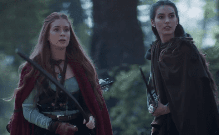 Amália (Marina Ruy Barbosa) e Selena (Marina Moschen) em Deus Salve o Rei (Foto: Reprodução/Globo) Amália (Marina Ruy Barbosa) e Selena (Marina Moschen) em Deus Salve o Rei (Foto: Reprodução/Globo)