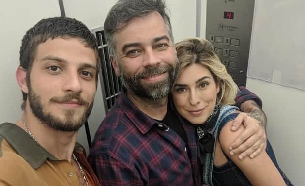 O ator ao lado dos amigos (Foto: Reprodução/Instagram) O ator ao lado dos amigos (Foto: Reprodução/Instagram)