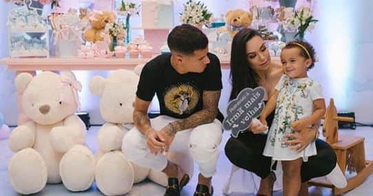 Coutinho e sua família (Foto: Reprodução/Instagram) Coutinho e sua família (Foto: Reprodução/Instagram)