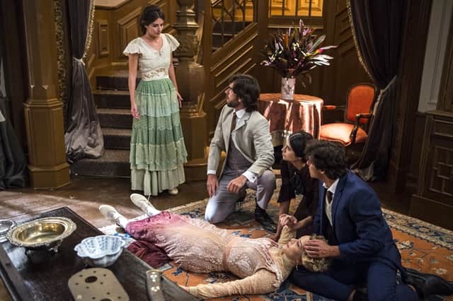 Cecília (Anaju Dorigon) e Josephine (Christine Fernandes) após acidente forjado em Orgulho e Paixão (Foto: Globo/Estevam Avellar) Cecília (Anaju Dorigon) e Josephine (Christine Fernandes) após acidente forjado em Orgulho e Paixão (Foto: Globo/Estevam Avellar)