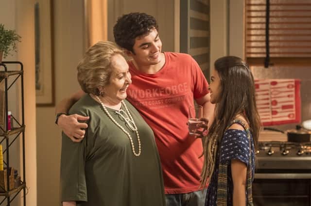 Janete (Aracy Balabanian), Kavaco (Gabriel Contente) e Amanda (Pally Siqueira) (Foto: Globo/João Cotta) Janete (Aracy Balabanian), Kavaco (Gabriel Contente) e Amanda (Pally Siqueira) (Foto: Globo/João Cotta)