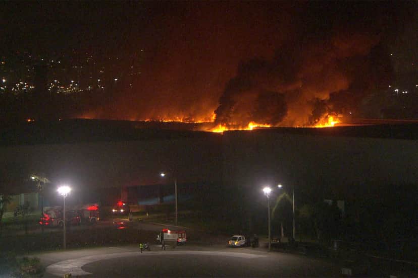 Pavilhão do Riocentro é atingido por incêndio (Foto: Reprodução) Pavilhão do Riocentro é atingido por incêndio (Foto: Reprodução)
