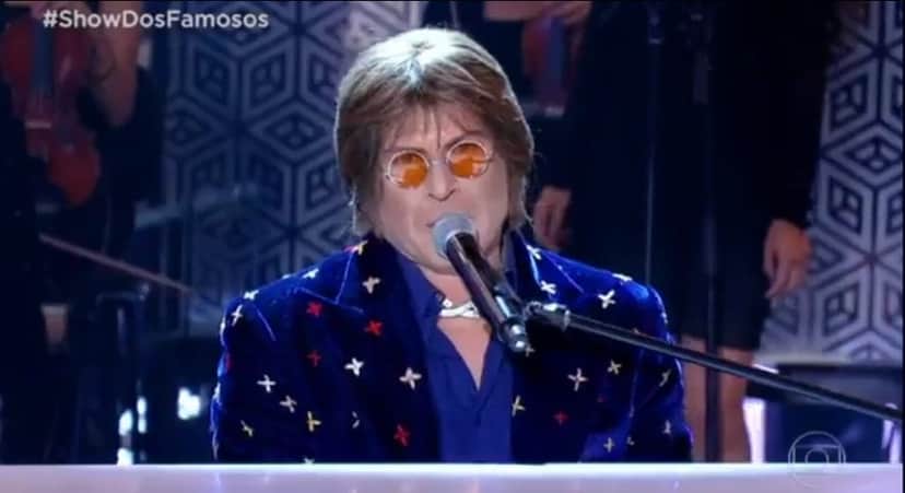 Paulo Ricardo imitou John Lennon no Show dos Famosos (Foto: Reprodução/Globo) Paulo Ricardo imitou John Lennon no Show dos Famosos (Foto: Reprodução/Globo)