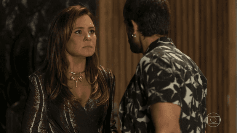 Laureta (Adriana Esteves) e Ícaro (Chay Suede) em Segundo Sol (Foto: Reprodução/Globo) Laureta (Adriana Esteves) e Ícaro (Chay Suede) em Segundo Sol (Foto: Reprodução/Globo)