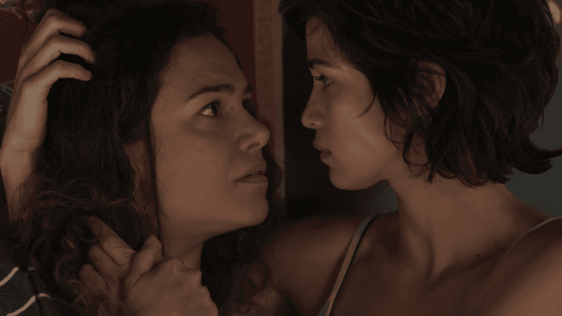 Selma (Carol Fazu) e Maura (Nanda Costa) em cena de Segundo Sol (Foto: Reprodução/Globo) Selma (Carol Fazu) e Maura (Nanda Costa) em cena de Segundo Sol (Foto: Reprodução/Globo)