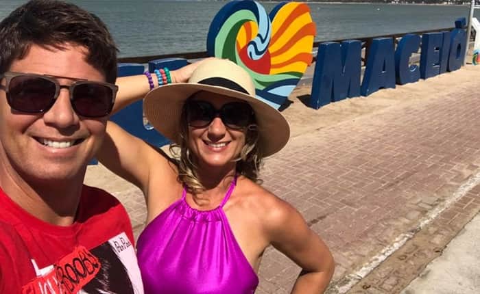 Ator e apresentador Mário Frias ao lado da esposa, Juliana Frias, no Tô de Férias (Foto: Reprodução) Ator e apresentador Mário Frias ao lado da esposa, Juliana Frias, no Tô de Férias (Foto: Reprodução)
