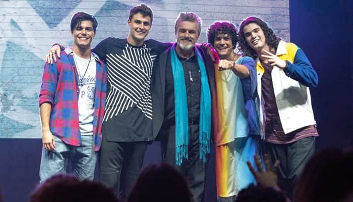 Zé Toledo (Werner Schunemann) e os integrantes da boy band Z4 (Foto: Victor Silva/SBT) Zé Toledo (Werner Schunemann) e os integrantes da boy band Z4 (Foto: Victor Silva/SBT)