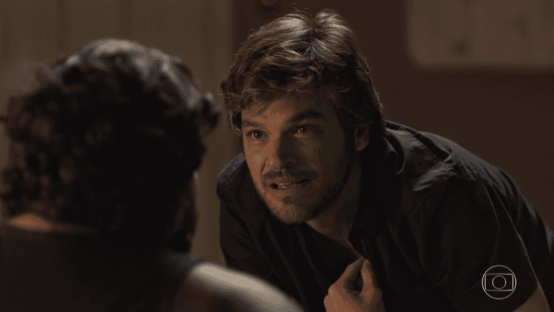 Beto (Emilio Dantas) e Clóvis (Luis Lobianco) em cena de Segundo Sol (Foto: Reprodução/Globo) Beto (Emilio Dantas) e Clóvis (Luis Lobianco) em cena de Segundo Sol (Foto: Reprodução/Globo)