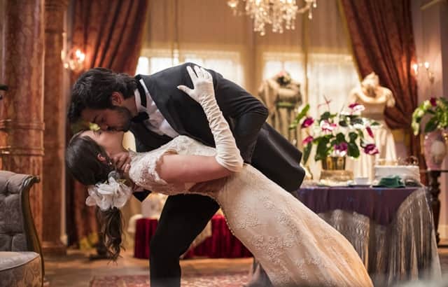 Ernesto (Rodrigo Simas) e Ema (Agatha Moreira) em cena de Orgulho e Paixão (Foto: Globo/Victor Pollak) Ernesto (Rodrigo Simas) e Ema (Agatha Moreira) em cena de Orgulho e Paixão (Foto: Globo/Victor Pollak)