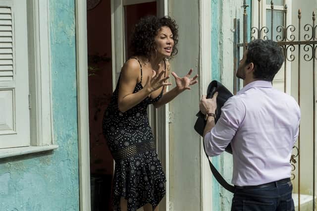 Cacau (Fabiula Nascimento) e Edgar (Caco Ciocler) (Fabricio Boliveira) em cena de Segundo Sol (Foto: Globo/Raquel Cunha) Cacau (Fabiula Nascimento) e Edgar (Caco Ciocler) (Fabricio Boliveira) em cena de Segundo Sol (Foto: Globo/Raquel Cunha)