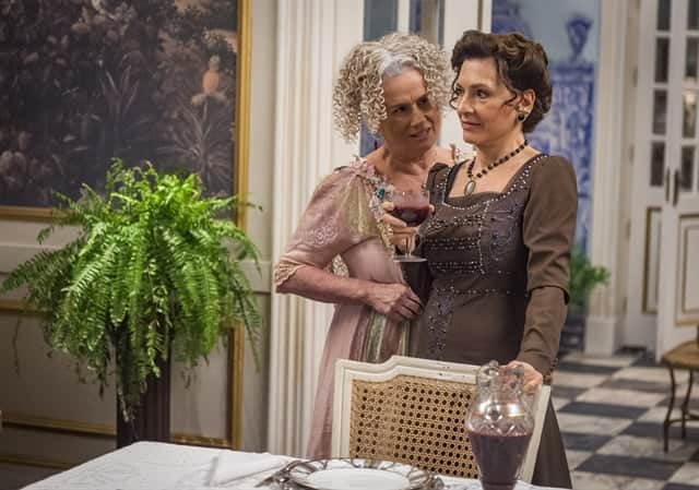 Ofélia (Vera Holtz) e Lady Margareth (Natalia do Vale) em cena de Orgulho e Paixão (Foto: Globo/Paulo Belote)