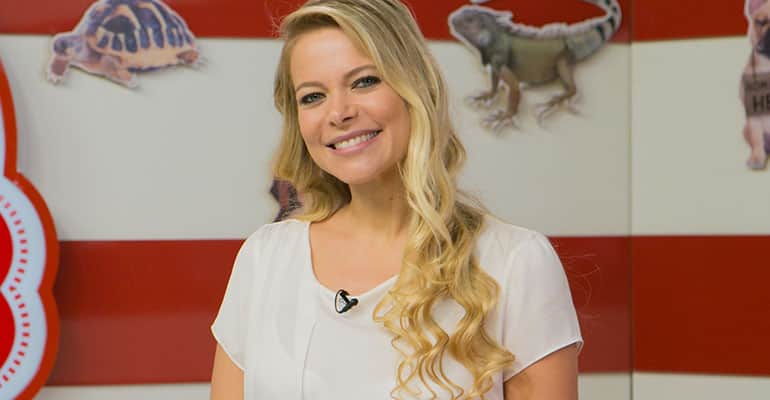 Jacke revela dificuldade em se livrar da imagem de apresentadora infantil. (Foto: Divulgação/RedeTV) Jacke revela dificuldade em se livrar da imagem de apresentadora infantil. (Foto: Divulgação/RedeTV)