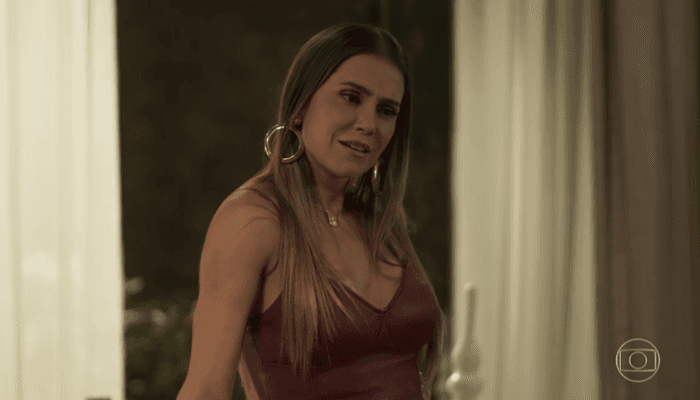 Karola (Deborah Secco) em cena de Segundo Sol (Foto: Reprodução/Globo) Karola (Deborah Secco) em cena de Segundo Sol (Foto: Reprodução/Globo)