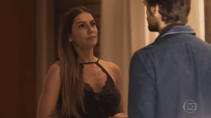 Karola (Deborah Secco) e Beto (Emilio Dantas) em cena de Segundo Sol (Foto: Reprodução/Globo) Karola (Deborah Secco) e Beto (Emilio Dantas) em cena de Segundo Sol (Foto: Reprodução/Globo)