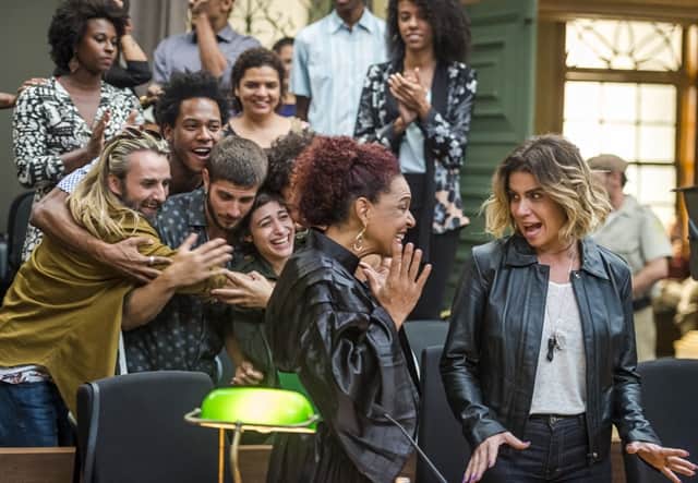 Luzia (Giovanna Antonelli) é absolvida do crime em Segundo Sol (Foto: Globo/Paulo Belote) Luzia (Giovanna Antonelli) é absolvida do crime em Segundo Sol (Foto: Globo/Paulo Belote)