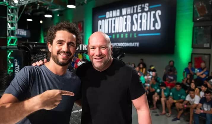 Felipe Andreoli ao lado de Dana Withe, dono do UFC. (Foto: Divulgação/TV Globo) Felipe Andreoli ao lado de Dana Withe, dono do UFC. (Foto: Divulgação/TV Globo)