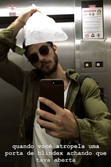 Ator apareceu cuidando dos machucados (Foto: Reprodução/Instagram) Ator apareceu cuidando dos machucados (Foto: Reprodução/Instagram)