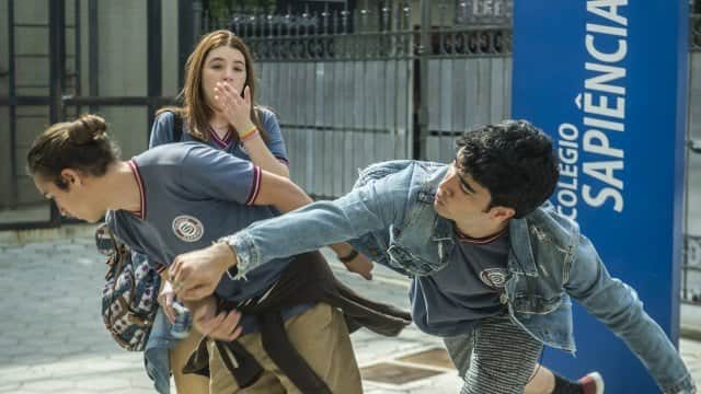 Hugo provoca Tito e briga acaba em pancadaria em Malhação (Foto: Raquel Cunha/ Globo/ Divulgação) Hugo provoca Tito e briga acaba em pancadaria em Malhação (Foto: Raquel Cunha/ Globo/ Divulgação)