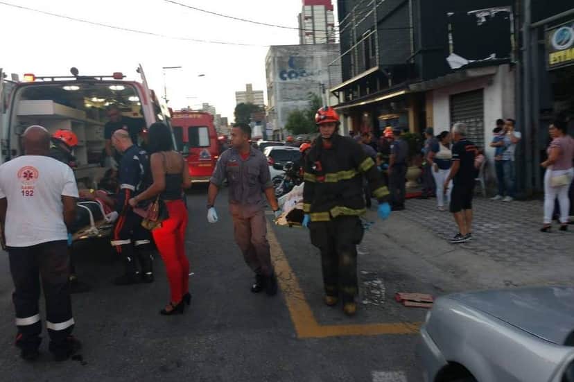 Mezanino desabou e deixou cerca de quatro crianças feridas em Santo André Mezanino desabou e deixou cerca de quatro crianças feridas em Santo André