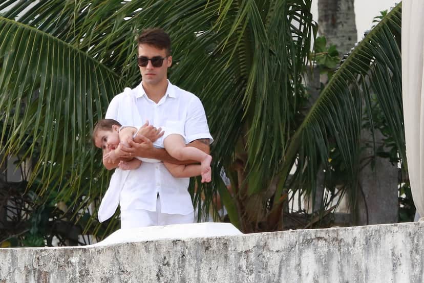 Daniel Cady, marido de Ivete Sangalo, com uma das filhas (Foto: Agnews) Daniel Cady, marido de Ivete Sangalo, com uma das filhas (Foto: Agnews)