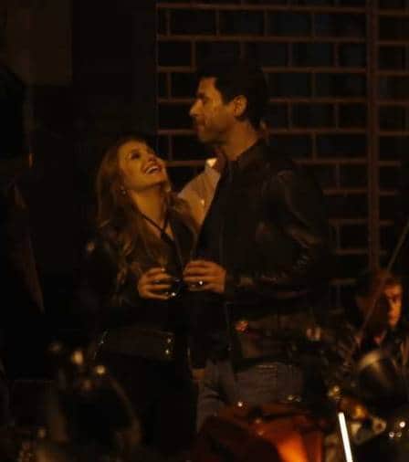 Carla Diaz é flagrada aos beijos com bonitão no Leblon (Foto: Reprodução) Carla Diaz é flagrada aos beijos com bonitão no Leblon (Foto: Reprodução)