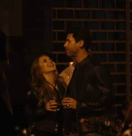 Carla Diaz é flagrada aos beijos com bonitão no Leblon (Foto: Reprodução) Carla Diaz é flagrada aos beijos com bonitão no Leblon (Foto: Reprodução)