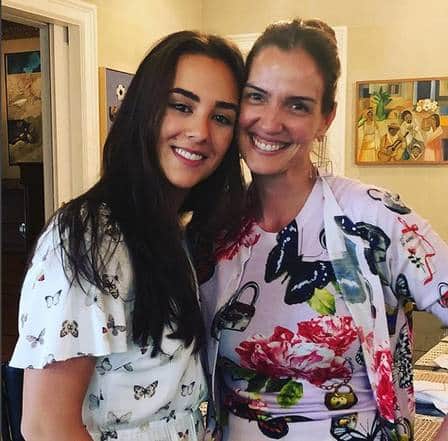 Lara, de 20 anos, com a madrasta Luciana: filha e mulher de Faustão (Foto: Reprodução/Instagram) Lara, de 20 anos, com a madrasta Luciana: filha e mulher de Faustão (Foto: Reprodução/Instagram)