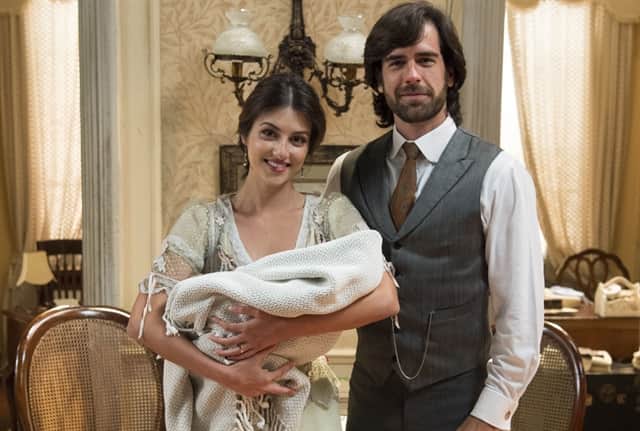 Cecília (Anaju Dorigon) e Rômulo (Marcos Pitombo) com bebê no colo em Orgulho e Paixão (Foto: Globo/Estevam Avellar) Cecília (Anaju Dorigon) e Rômulo (Marcos Pitombo) com bebê no colo em Orgulho e Paixão (Foto: Globo/Estevam Avellar)