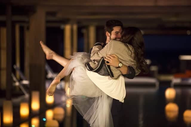 Marocas (Juliana Paiva) e Samuca (Nicolas Prattes) em cena de O Tempo Não Para (Foto: Globo/Isabella Pinheiro) Marocas (Juliana Paiva) e Samuca (Nicolas Prattes) em cena de O Tempo Não Para (Foto: Globo/Isabella Pinheiro)